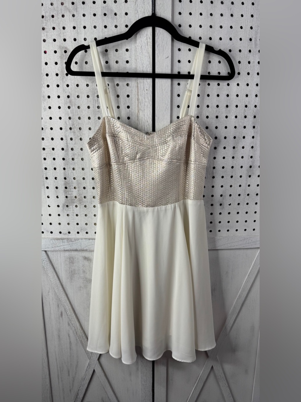 Express Cream Chiffon Mini Dress Size 8 Metallic Gold Bodice Party Cocktail - Picture 3 of 11